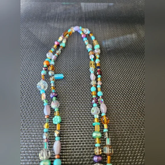 Colorful Beaded Necklace. - Picture 3 of 4